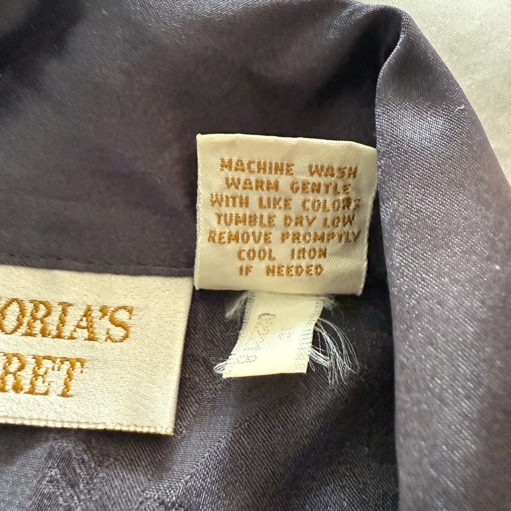 Vintage Victoria's Secret Gold Label Dark Gray Sleep Shirt with Covered Buttons - Picture 8 of 8